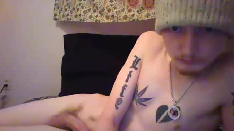 Snapshot of moneybaggho710 chatting on December 18, 8:57 pm Steven Rhyne online show from December 18, 8:57 pm