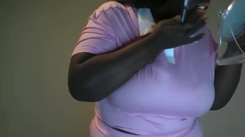 Snapshot of moni_simone chatting on June 2, 12:45 am moni_simone online show from June 2, 12:45 am