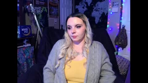 Snapshot of monica_lily chatting on December 2, 4:53 pm Monica online show from December 2, 4:53 pm