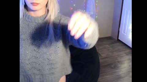 Snapshot of monica_lily chatting on February 5, 2:59 pm Monica online show from February 5, 2:59 pm