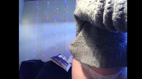 Snapshot of monica_lily chatting on February 13, 6:48 pm Monica online show from February 13, 6:48 pm