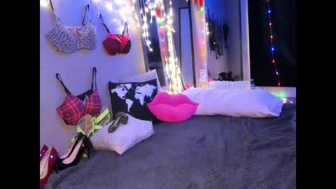 Monica online show from June 25, 1:26 pm