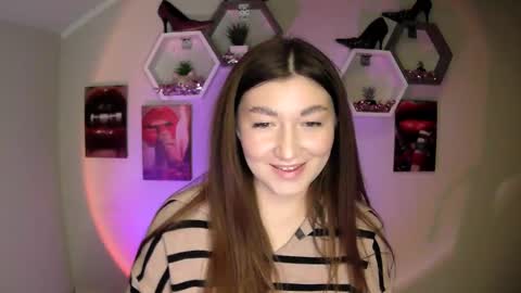 Snapshot of monica_sweets chatting on September 25, 12:09 pm sweet girl and shine body online show from September 25, 12:09 pm