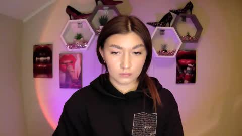 Snapshot of monica_sweets chatting on September 26, 10:08 am sweet girl and shine body online show from September 26, 10:08 am