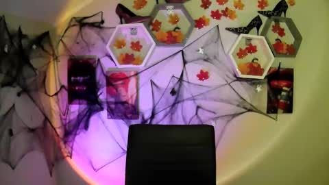 Snapshot of monica_sweets chatting on October 8, 10:13 am sweet girl and shine body online show from October 8, 10:13 am