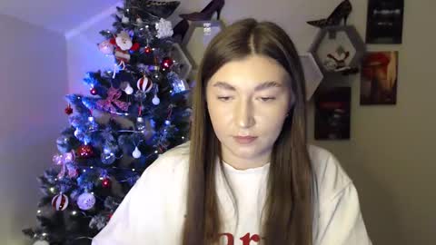 Snapshot of monica_sweets chatting on December 16, 9:47 am sweet girl and shine body online show from December 16, 9:47 am