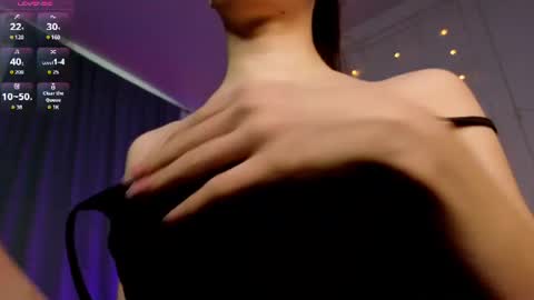Snapshot of monica_venom chatting on July 9, 1:37 pm Hi Im Monica online show from July 9, 1:37 pm