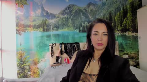 monica_weisss online show from January 14, 5:08 am