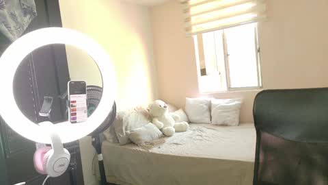    online show from April 1, 12:50 pm