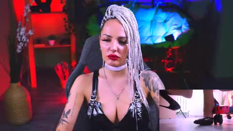 Monika online show from February 11, 7:05 pm