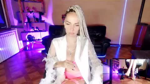Snapshot of monicamaxwell2 chatting on July 1, 12:18 pm Miss Monica online show from July 1, 12:18 pm