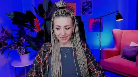 Snapshot of monicariley chatting on May 4, 9:16 am monicariley online show from May 4, 9:16 am