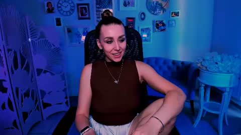 Snapshot of monicariley chatting on June 10, 9:52 am monicariley online show from June 10, 9:52 am