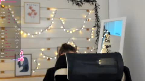 Monika online show from December 5, 2:25 pm