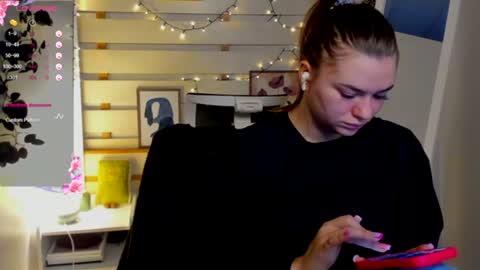 Snapshot of monika_youu chatting on February 27, 8:25 am Monika online show from February 27, 8:25 am