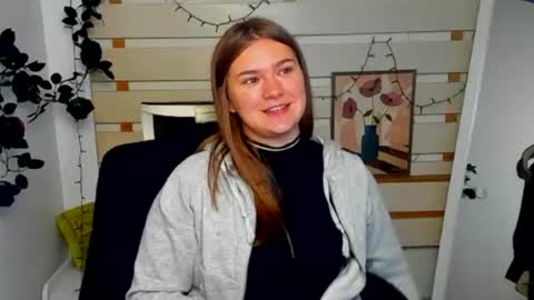 Snapshot of monika_youu chatting on July 8, 9:47 am Monika online show from July 8, 9:47 am