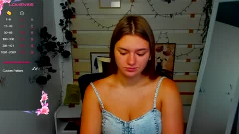 Snapshot of monika_youu chatting on July 20, 7:11 am Monika online show from July 20, 7:11 am