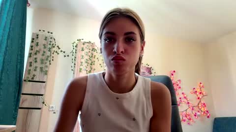 Snapshot of monikaanis chatting on July 29, 3:26 am Rossy online show from July 29, 3:26 am