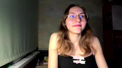 Snapshot of monikakotts chatting on June 8, 6:19 pm Mia online show from June 8, 6:19 pm