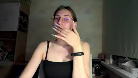 Mia online show from July 11, 7:27 pm