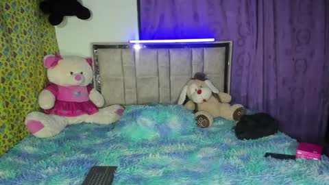 Snapshot of moniquehisk chatting on April 16, 4:19 pm moniquehisk online show from April 16, 4:19 pm