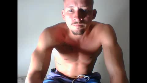 Snapshot of monito_hot17 chatting on February 21, 5:19 am monito_hot17 online show from February 21, 5:19 am