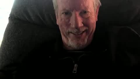 Snapshot of monkeedance chatting on December 4, 8:40 pm Monkee Dance online show from December 4, 8:40 pm