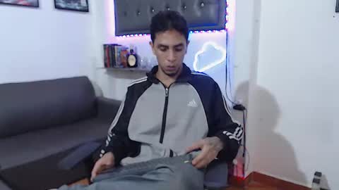 Snapshot of monkey_uchiha77 chatting on February 14, 4:47 am simon dice online show from February 14, 4:47 am