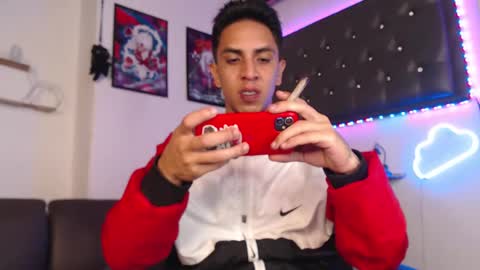 Snapshot of monkey_uchiha77 chatting on March 7, 12:23 pm simon dice online show from March 7, 12:23 pm