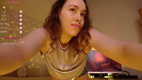 Snapshot of monroe_linger chatting on February 21, 6:36 am Monroe Please dont forger to follow me online show from February 21, 6:36 am