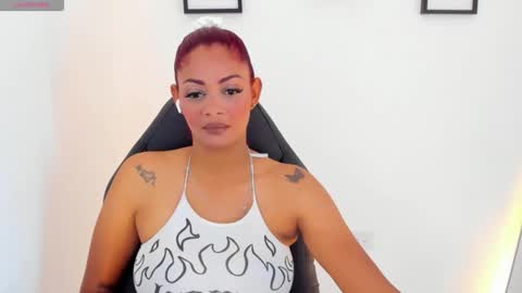 monserrat__1 online show from April 17, 8:23 pm