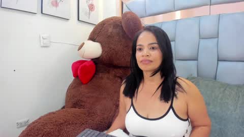 Snapshot of monserratvega chatting on May 22, 6:46 pm Monserrat online show from May 22, 6:46 pm