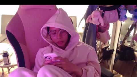 Snapshot of monstercockselfsuck chatting on December 10, 9:33 pm ELYSE A SIMPLE GIRL online show from December 10, 9:33 pm