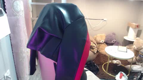 Snapshot of monstercockselfsuck chatting on September 13, 2:39 pm ELYSE A SIMPLE GIRL online show from September 13, 2:39 pm