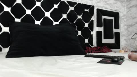 Linda Darling online show from February 18, 1:32 am