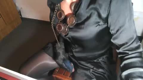 Snapshot of montero81 chatting on April 23, 8:33 pm Sabrina online show from April 23, 8:33 pm