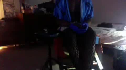 Snapshot of montydxxx2 chatting on July 1, 7:32 am montydxxx2 online show from July 1, 7:32 am