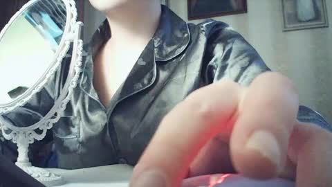 moodiemira online show from February 19, 2:35 pm