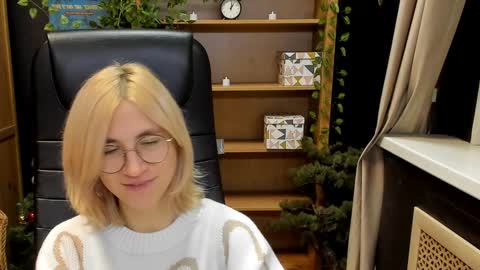 Snapshot of moon13152 chatting on December 21, 7:49 pm Katrin online show from December 21, 7:49 pm