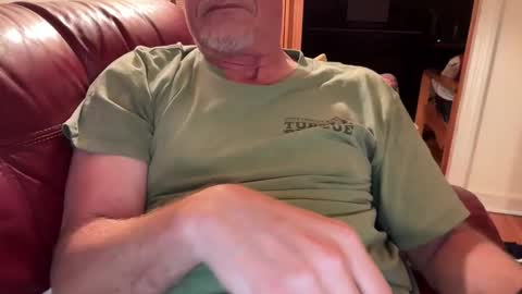 Snapshot of moon4music chatting on December 25, 6:31 am moon4music online show from December 25, 6:31 am