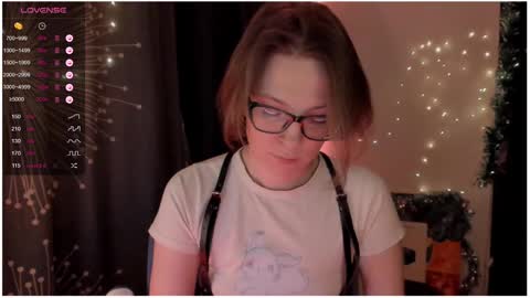 Snapshot of moon__girl chatting on December 14, 6:41 pm Roxy online show from December 14, 6:41 pm