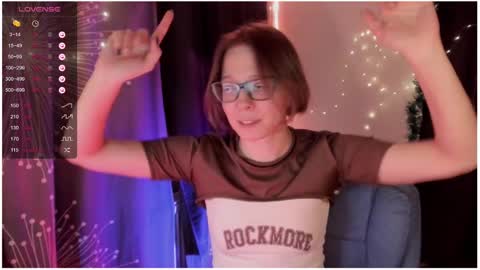 Snapshot of moon__girl chatting on December 15, 7:10 pm Roxy online show from December 15, 7:10 pm