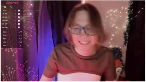 Snapshot of moon__girl chatting on December 15, 10:15 pm Roxy online show from December 15, 10:15 pm