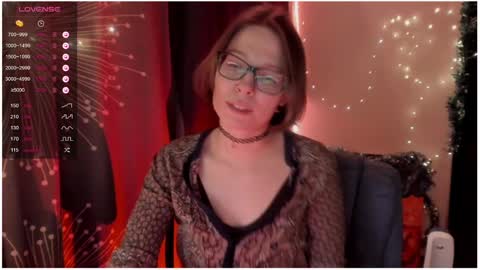 Snapshot of moon__girl chatting on December 21, 10:51 pm Roxy online show from December 21, 10:51 pm