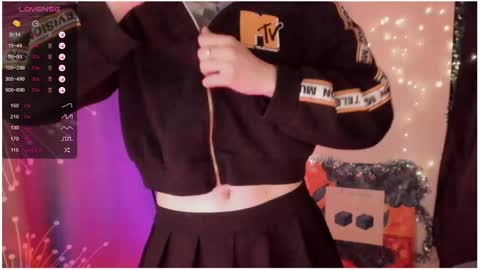 Snapshot of moon__girl chatting on December 26, 8:21 pm Roxy online show from December 26, 8:21 pm