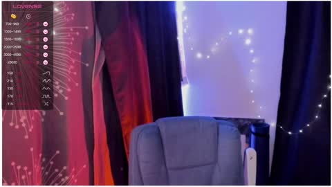 Snapshot of moon__girl chatting on February 25, 7:25 pm Roxy online show from February 25, 7:25 pm