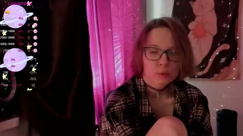 Snapshot of moon__girl chatting on October 28, 8:00 pm Roxy online show from October 28, 8:00 pm