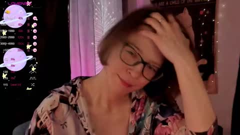 Snapshot of moon__girl chatting on November 1, 10:39 am Roxy online show from November 1, 10:39 am