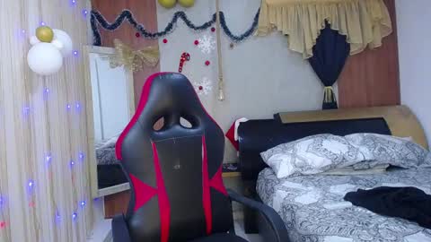 moon_and_fire_ online show from January 7, 12:02 am