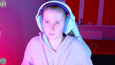 Lola online show from November 30, 5:06 pm